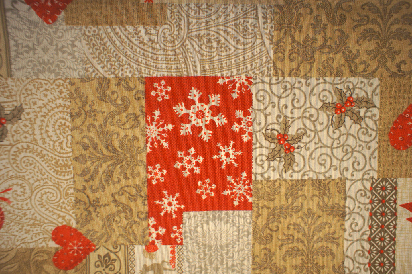 Mantel de Mesa Navideño Pinos Rojos