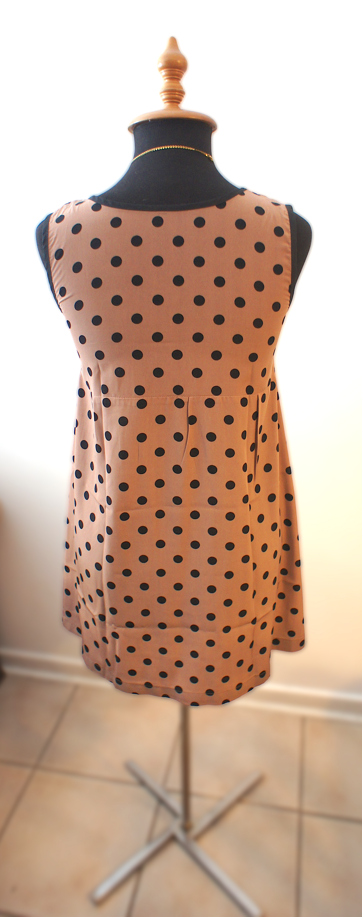 Vestido Café con Lunares Negros
