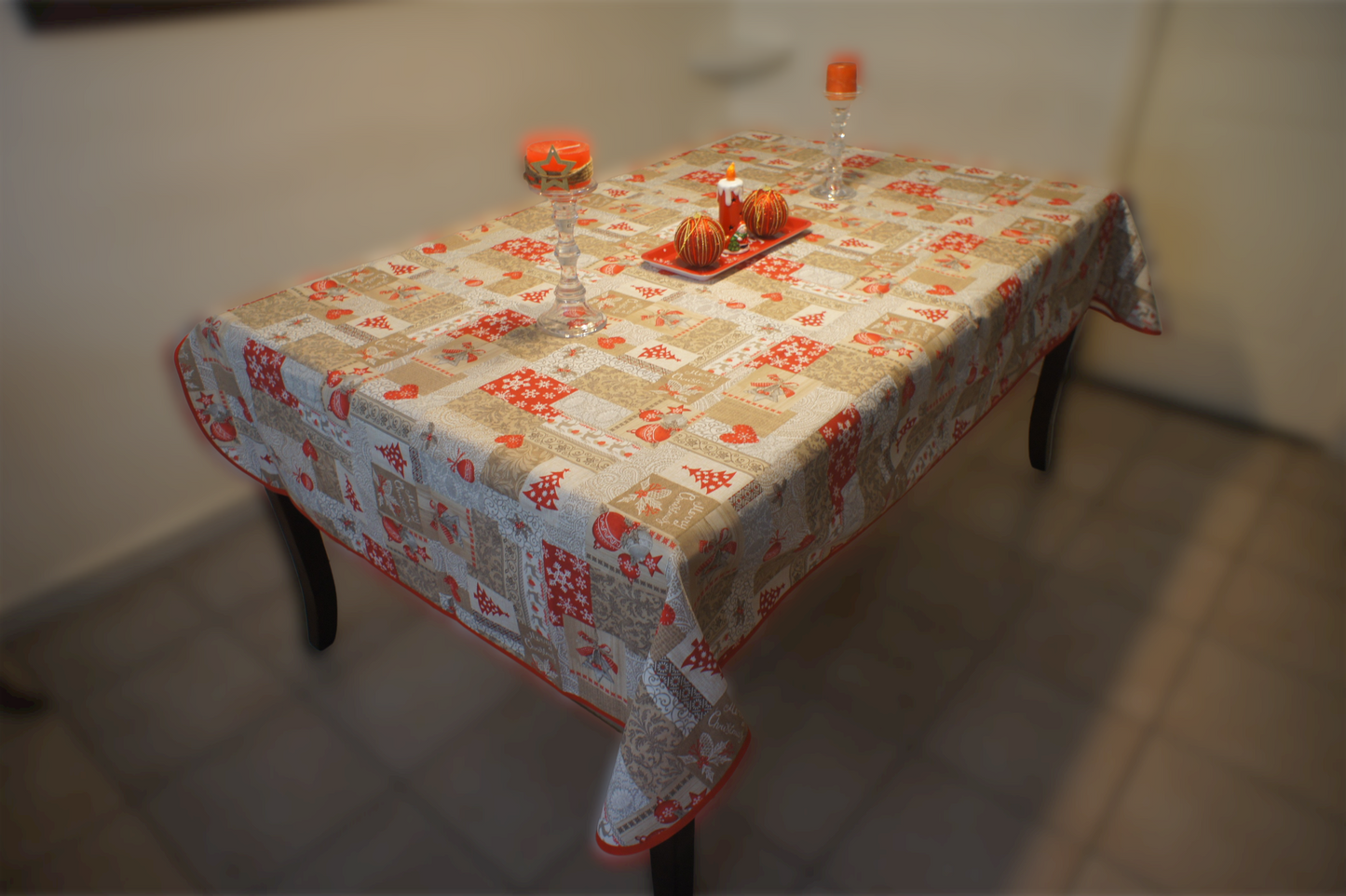 Mantel de Mesa Navideño Pinos Rojos