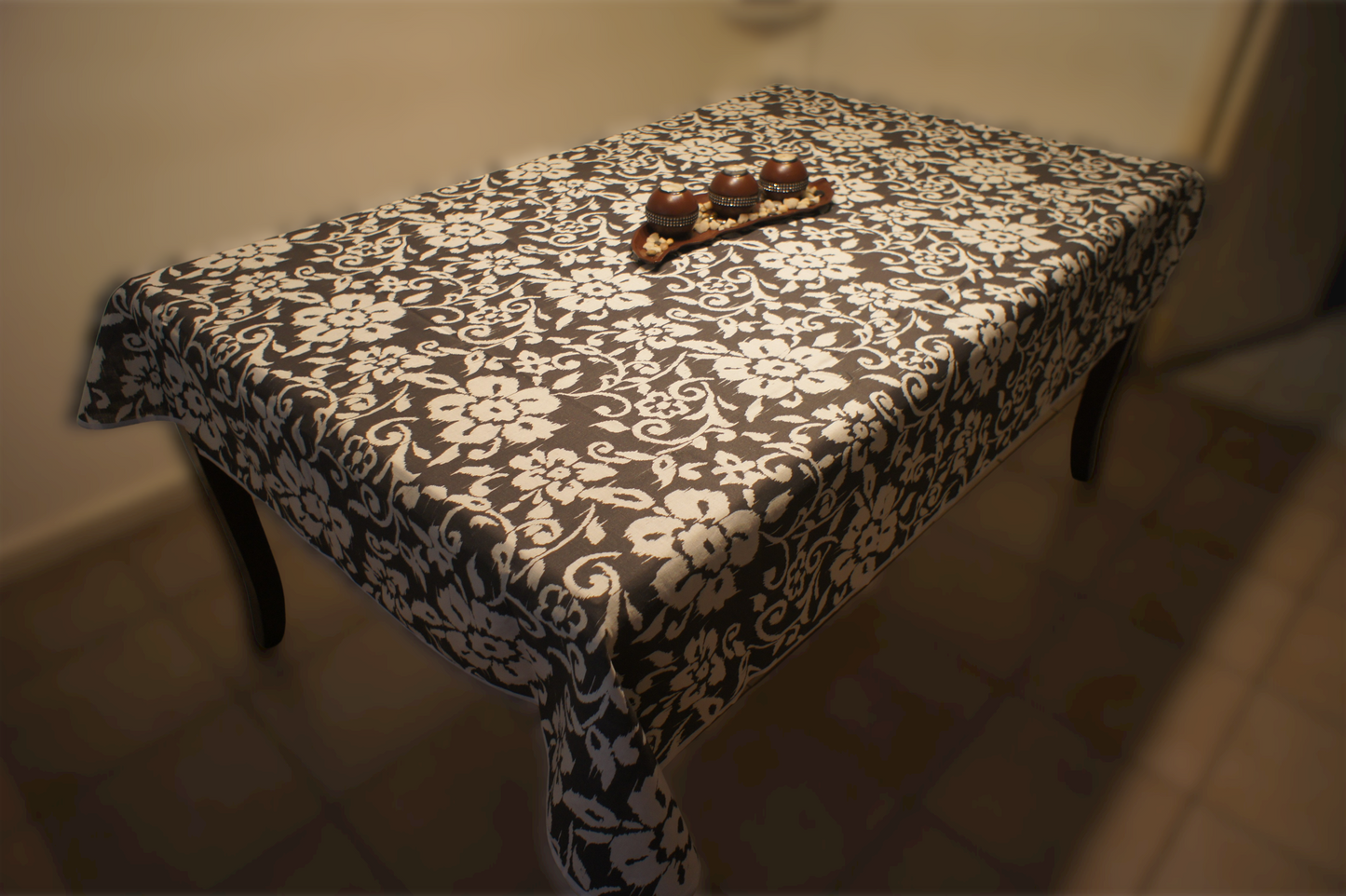 Mantel de Mesa Floreado Negro